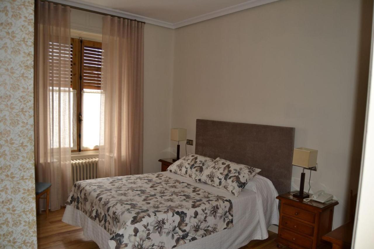 Hotel Villegas บาเลนเซีย เด ดอนควน ภายนอก รูปภาพ