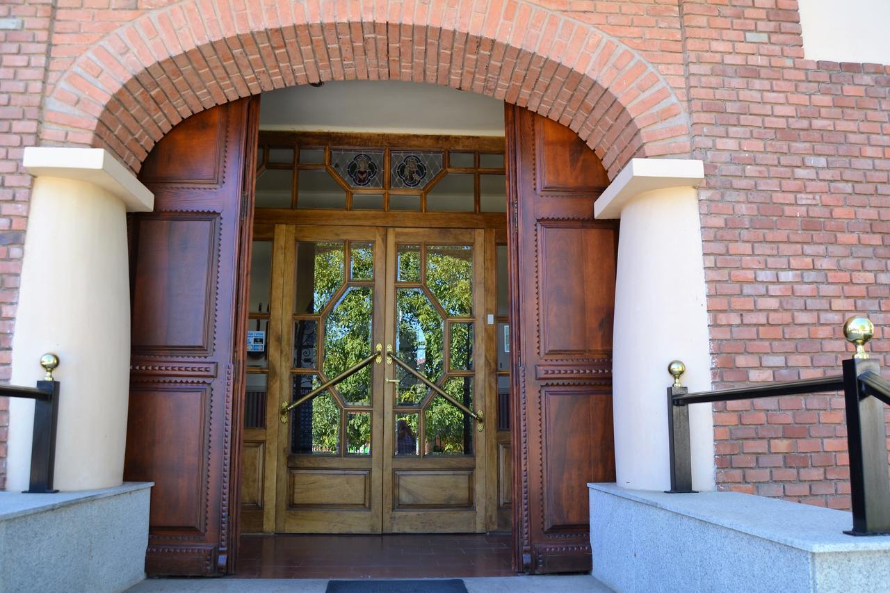 Hotel Villegas บาเลนเซีย เด ดอนควน ภายนอก รูปภาพ