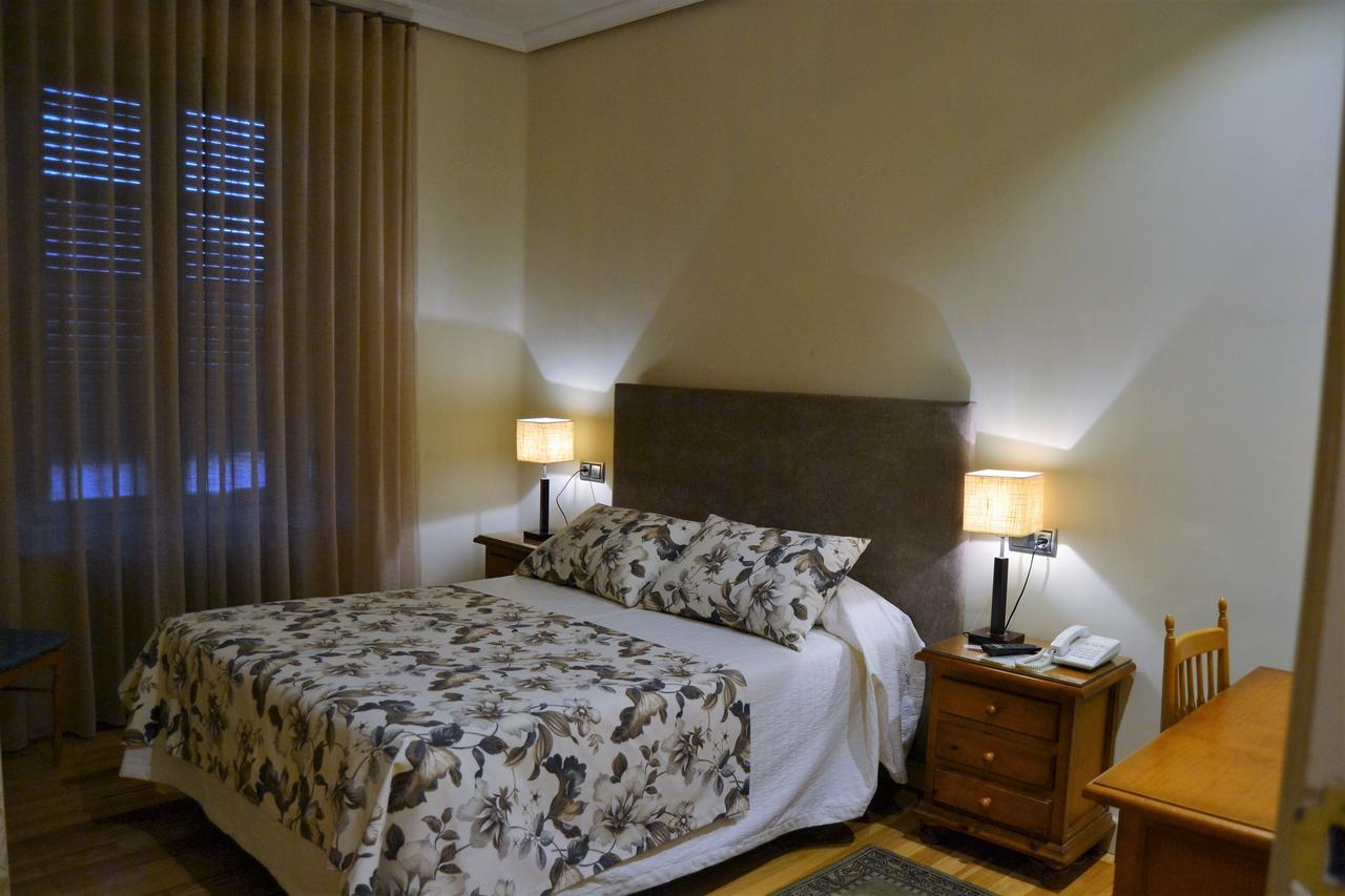 Hotel Villegas บาเลนเซีย เด ดอนควน ภายนอก รูปภาพ
