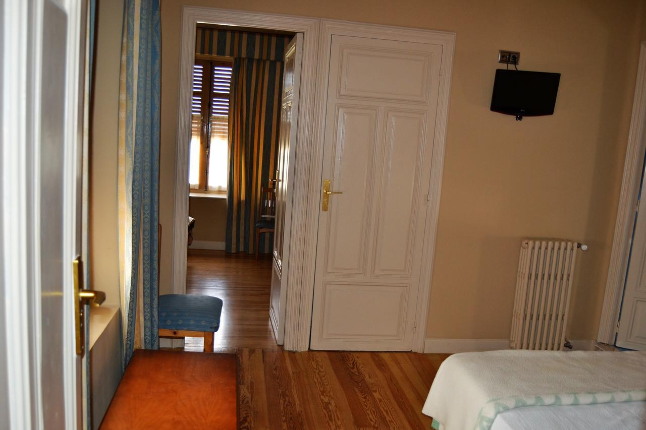 Hotel Villegas บาเลนเซีย เด ดอนควน ภายนอก รูปภาพ