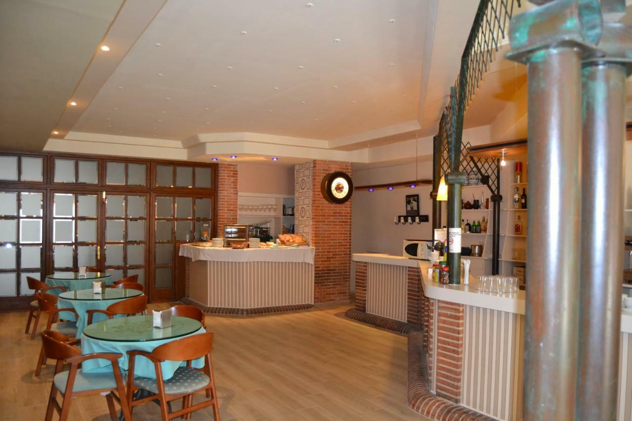 Hotel Villegas บาเลนเซีย เด ดอนควน ภายนอก รูปภาพ