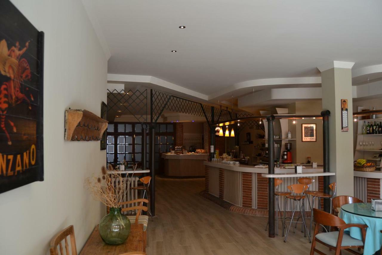 Hotel Villegas บาเลนเซีย เด ดอนควน ภายนอก รูปภาพ