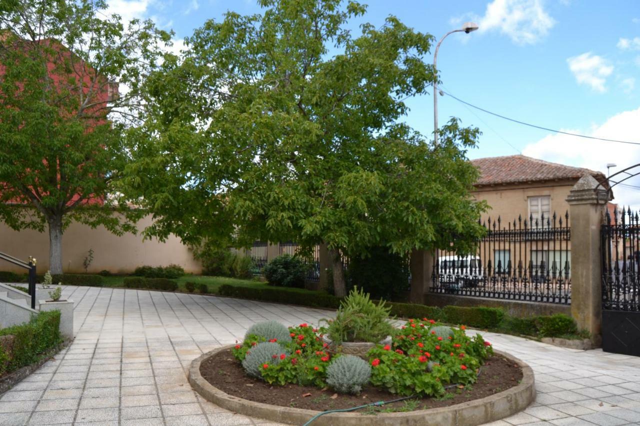 Hotel Villegas บาเลนเซีย เด ดอนควน ภายนอก รูปภาพ